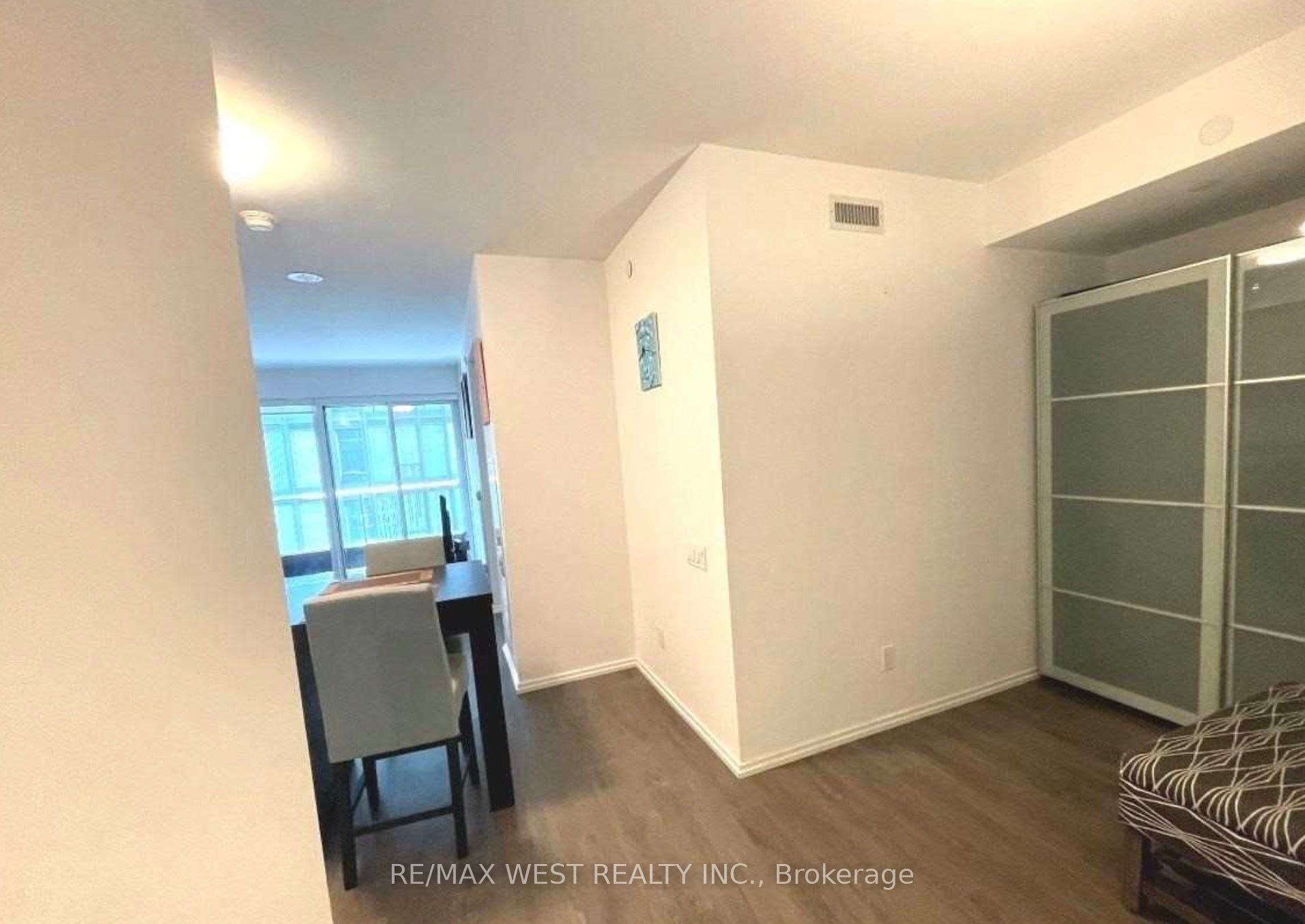 #2307 - 68 Shuter Street Property Photo 6