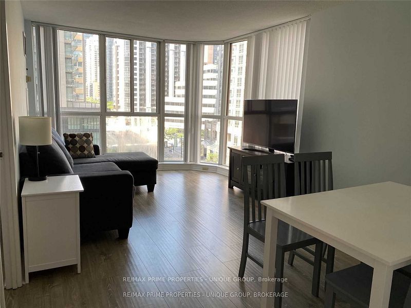 736 Bay Street 512 Property Photo 2