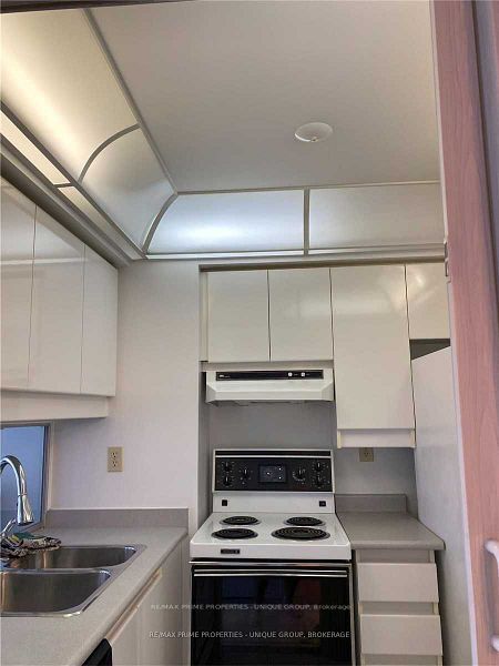 736 Bay Street 512 Property Photo 6