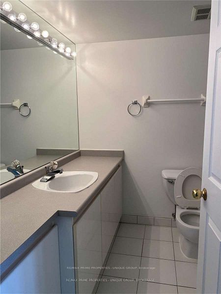 736 Bay Street 512 Property Photo 14