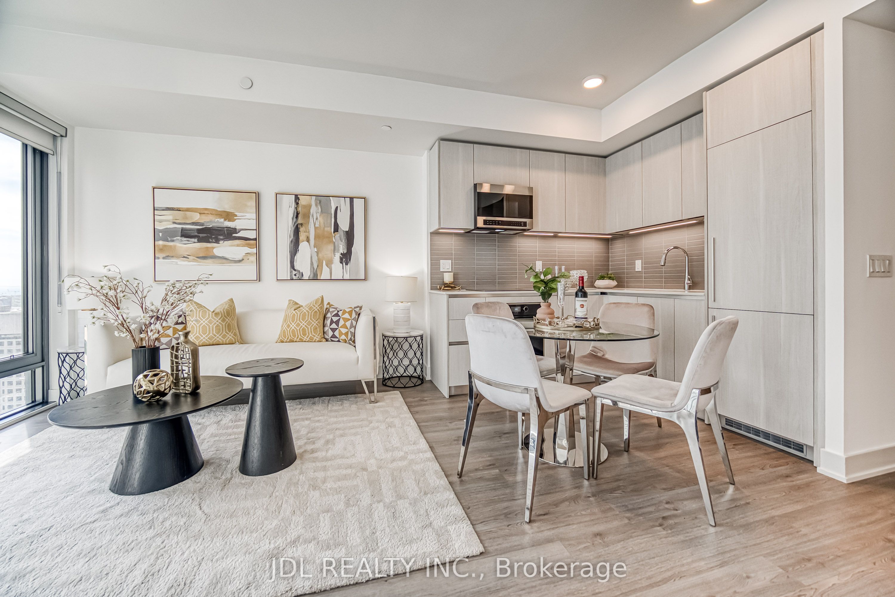 #3105 - 8 Cumberland Street Property Photo 2