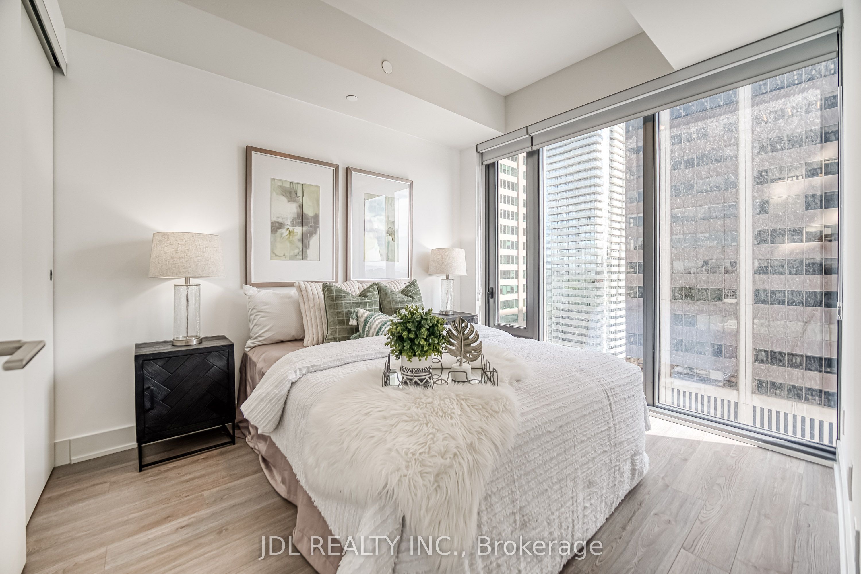 #3105 - 8 Cumberland Street Property Photo 13
