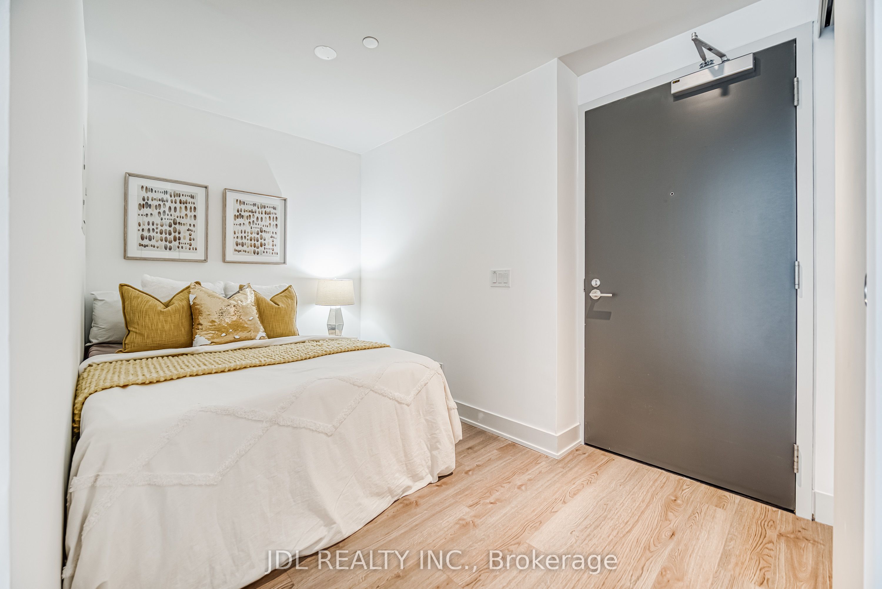 #3105 - 8 Cumberland Street Property Photo 19