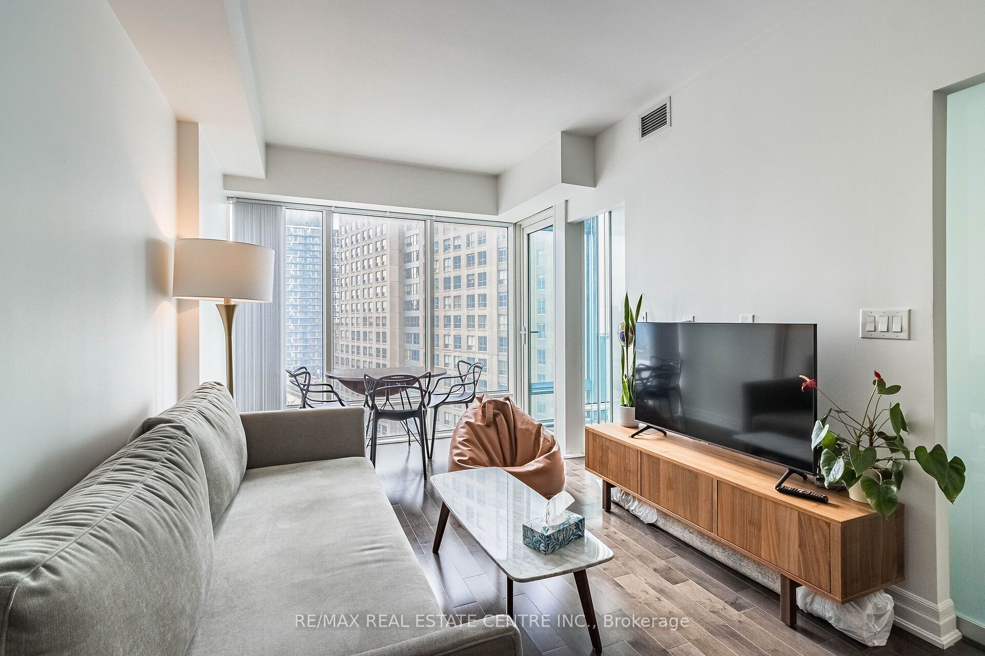 8 The Esplanade N/a 1610 Property Photo 3