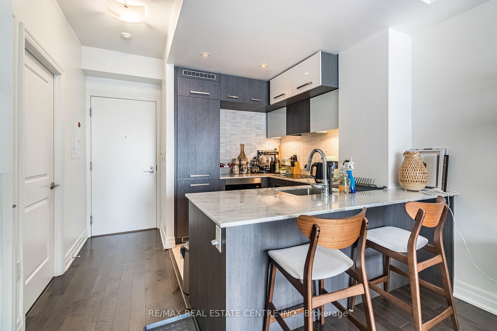 8 The Esplanade N/a 1610 Property Photo 8