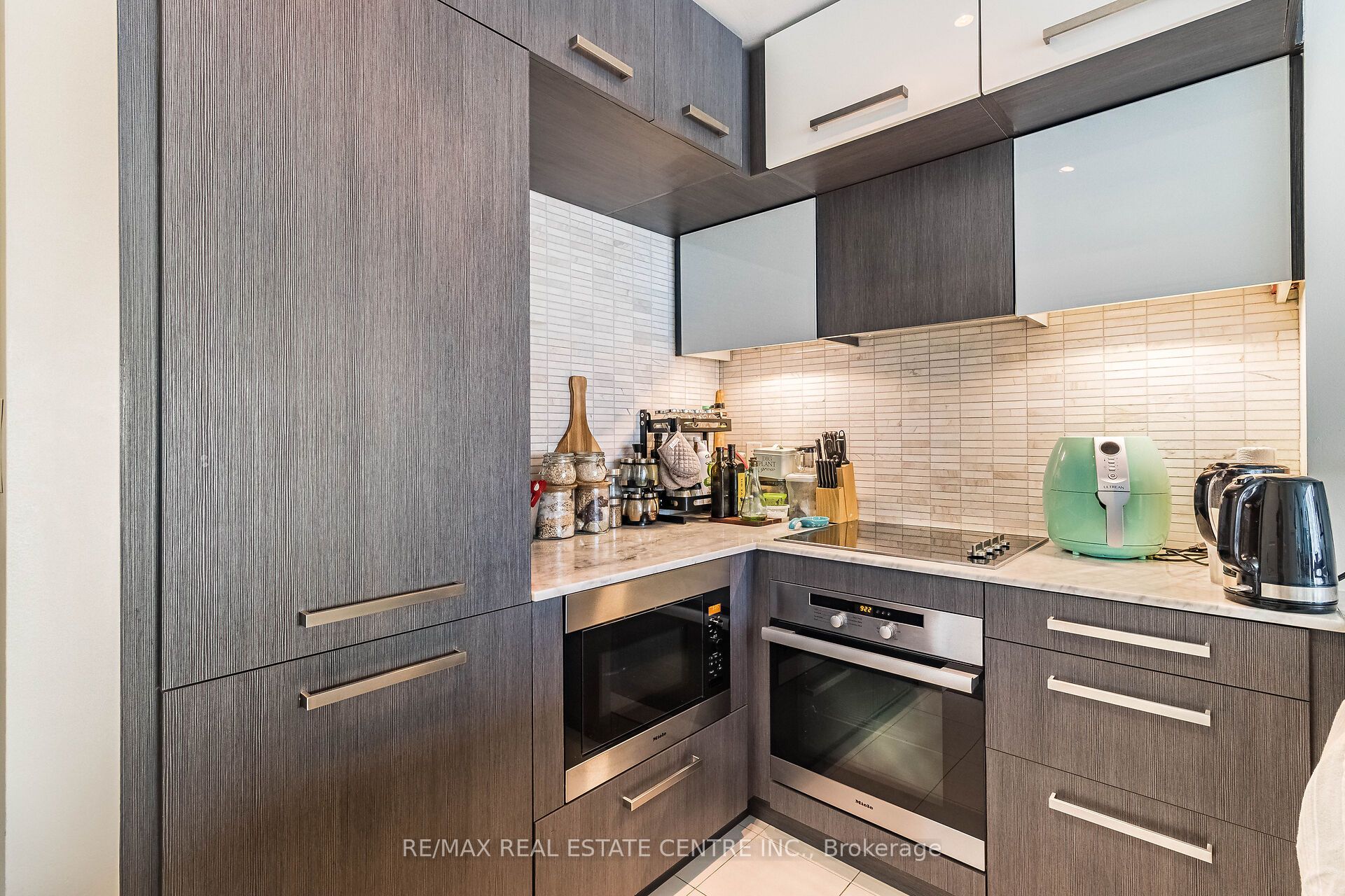 8 The Esplanade N/a 1610 Property Photo 10