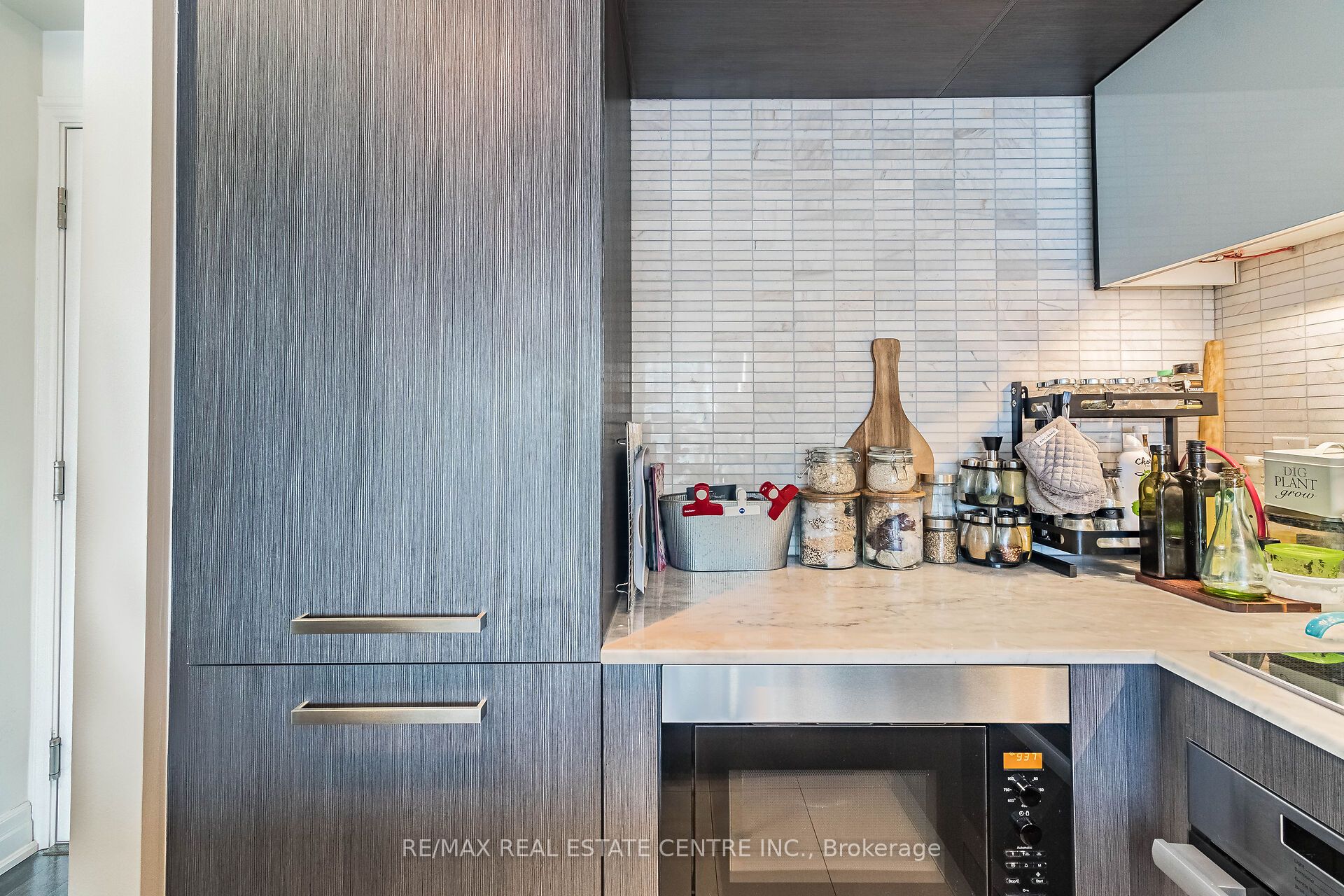 8 The Esplanade N/a 1610 Property Photo 11