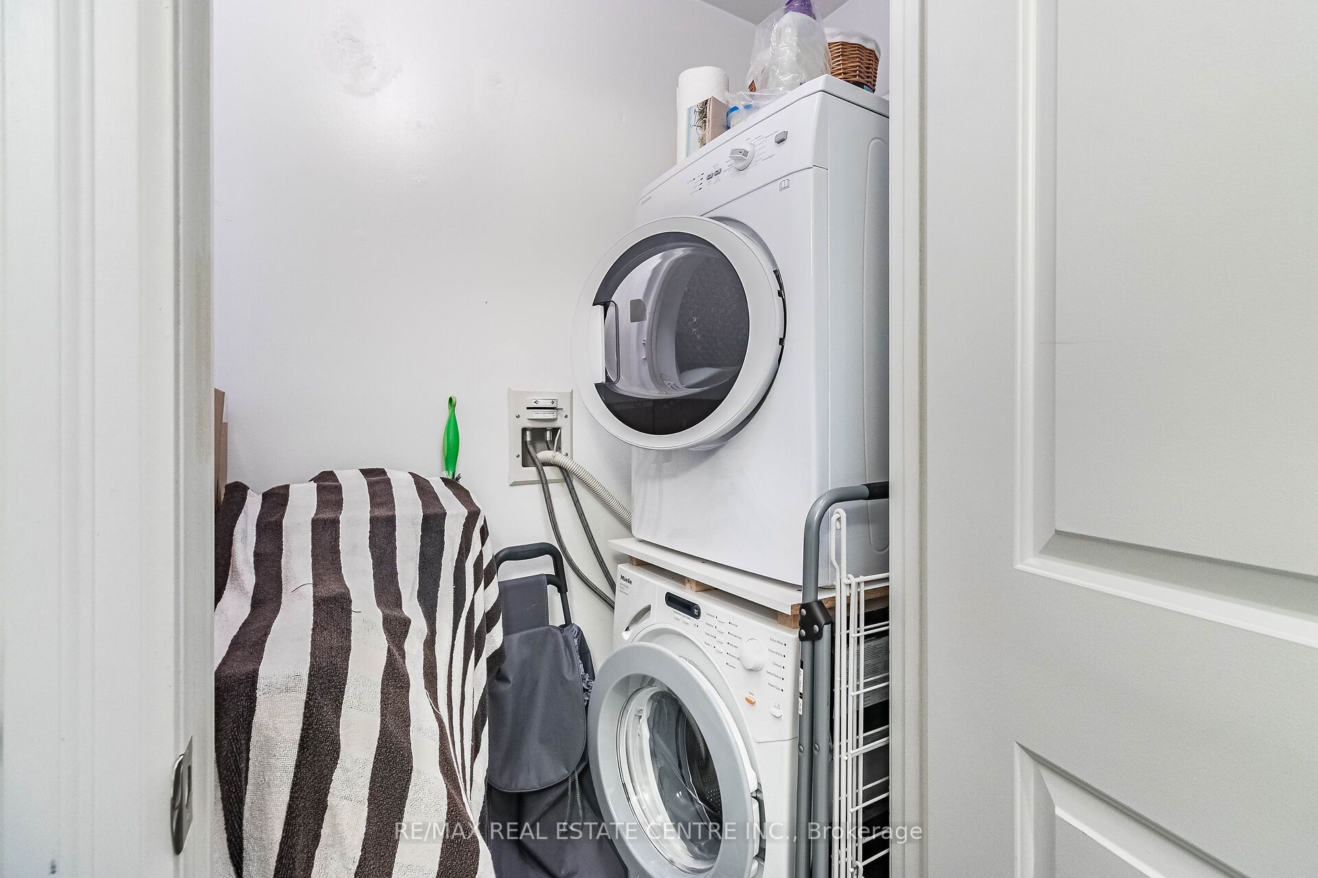 8 The Esplanade N/a 1610 Property Photo 19