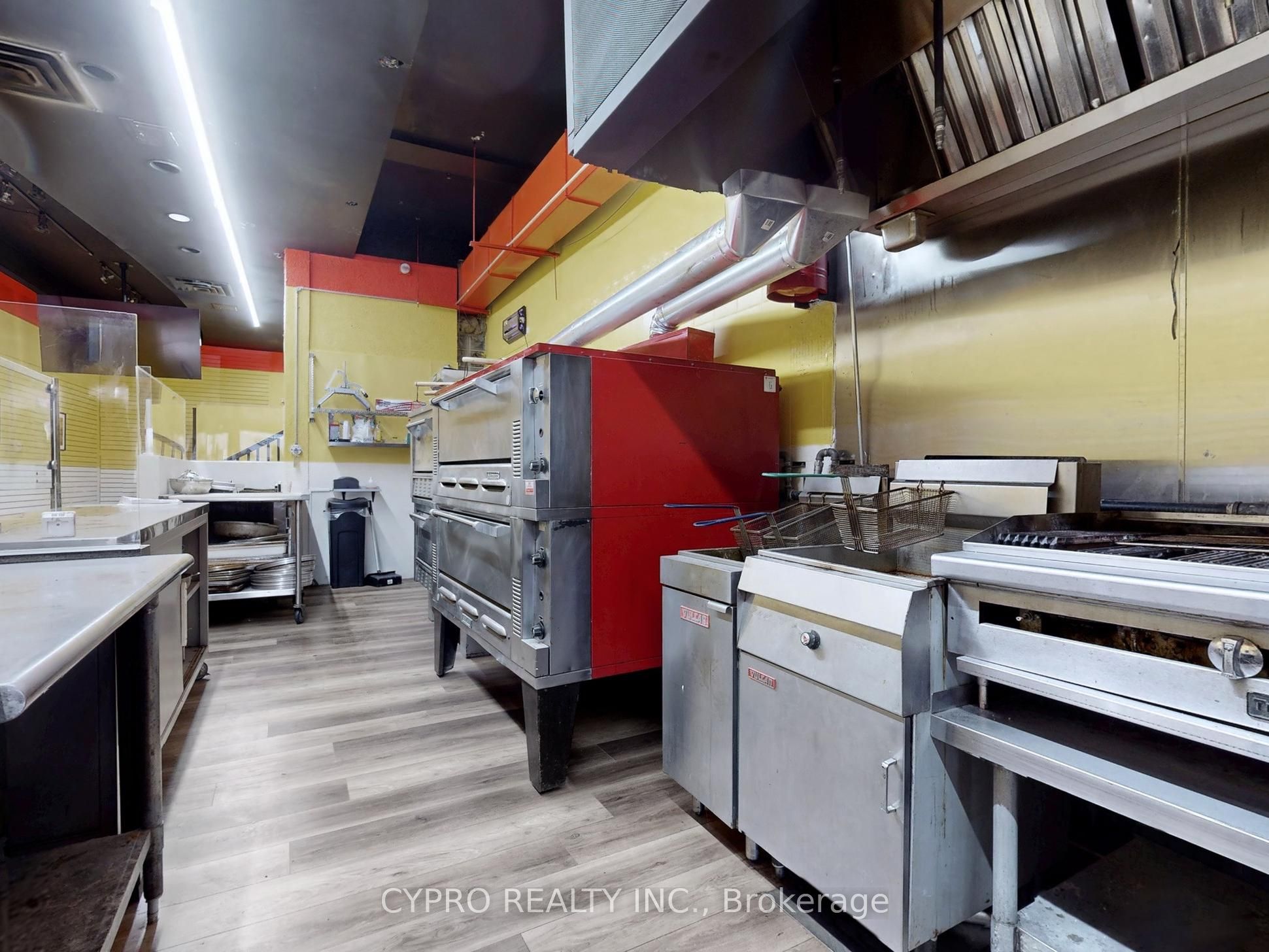 230 Queen Street Property Photo 15