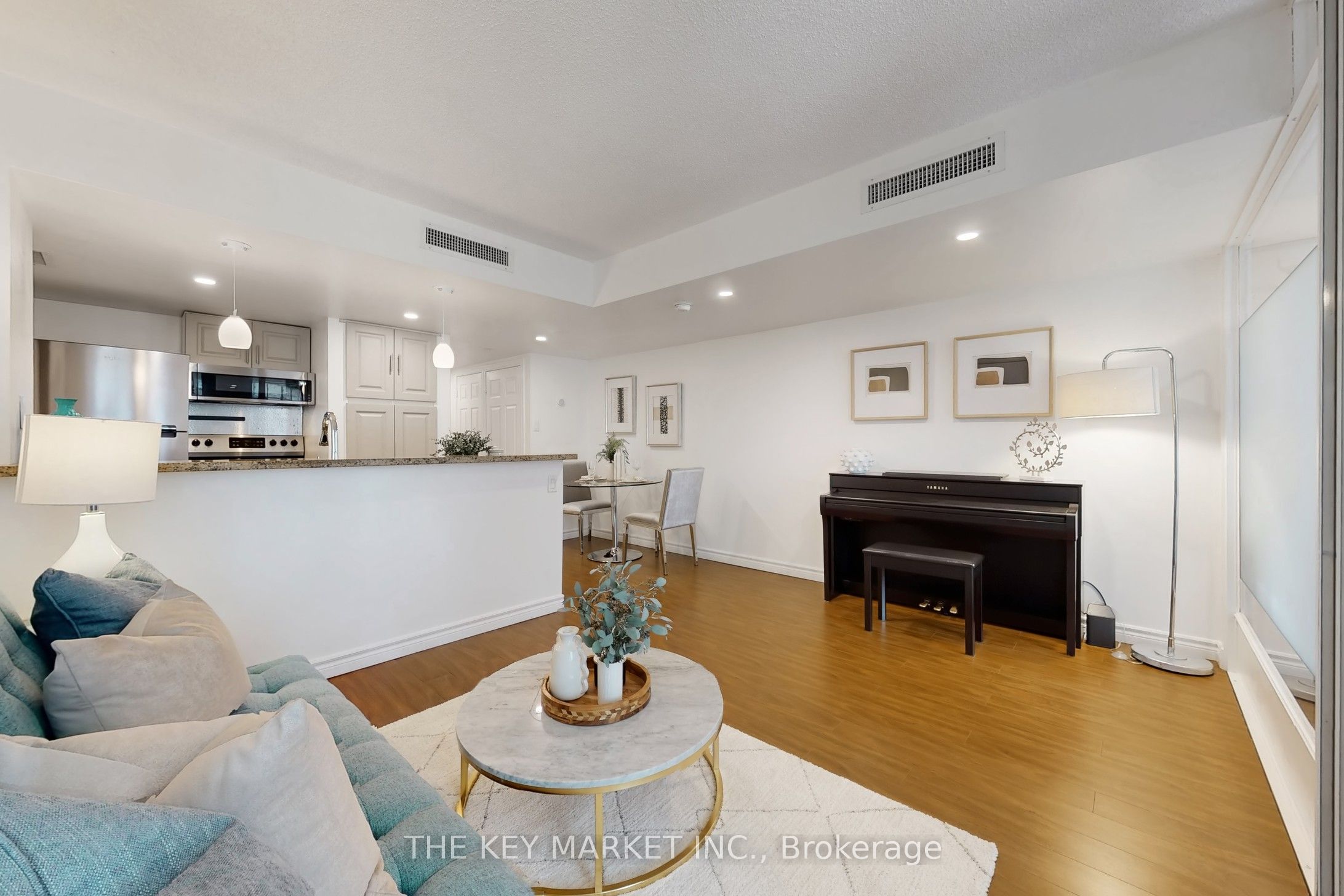 1001 Bay Street 813 Property Photo 8