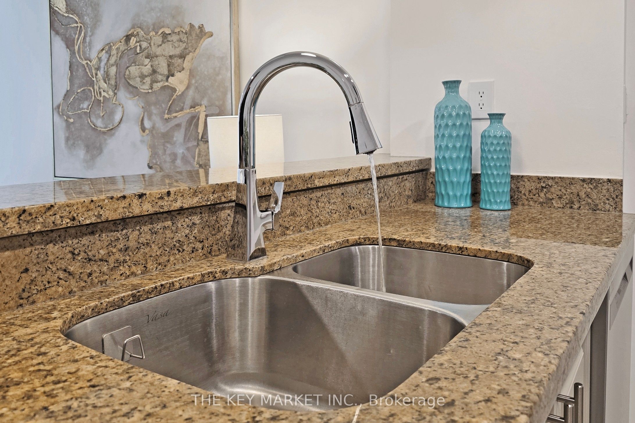 1001 Bay Street 813 Property Photo 15