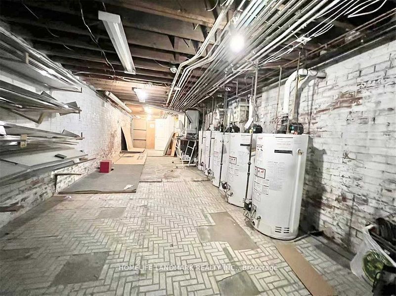 2473 Yonge Street Property Photo 4