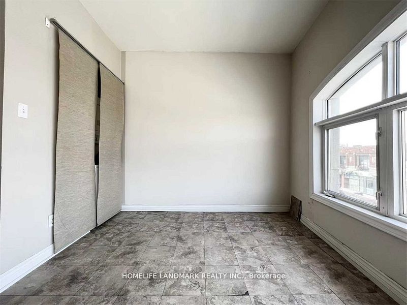 2473 Yonge Street Property Photo 5
