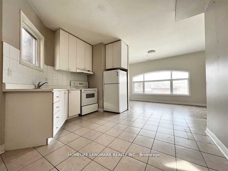 2473 Yonge Street Property Photo 6