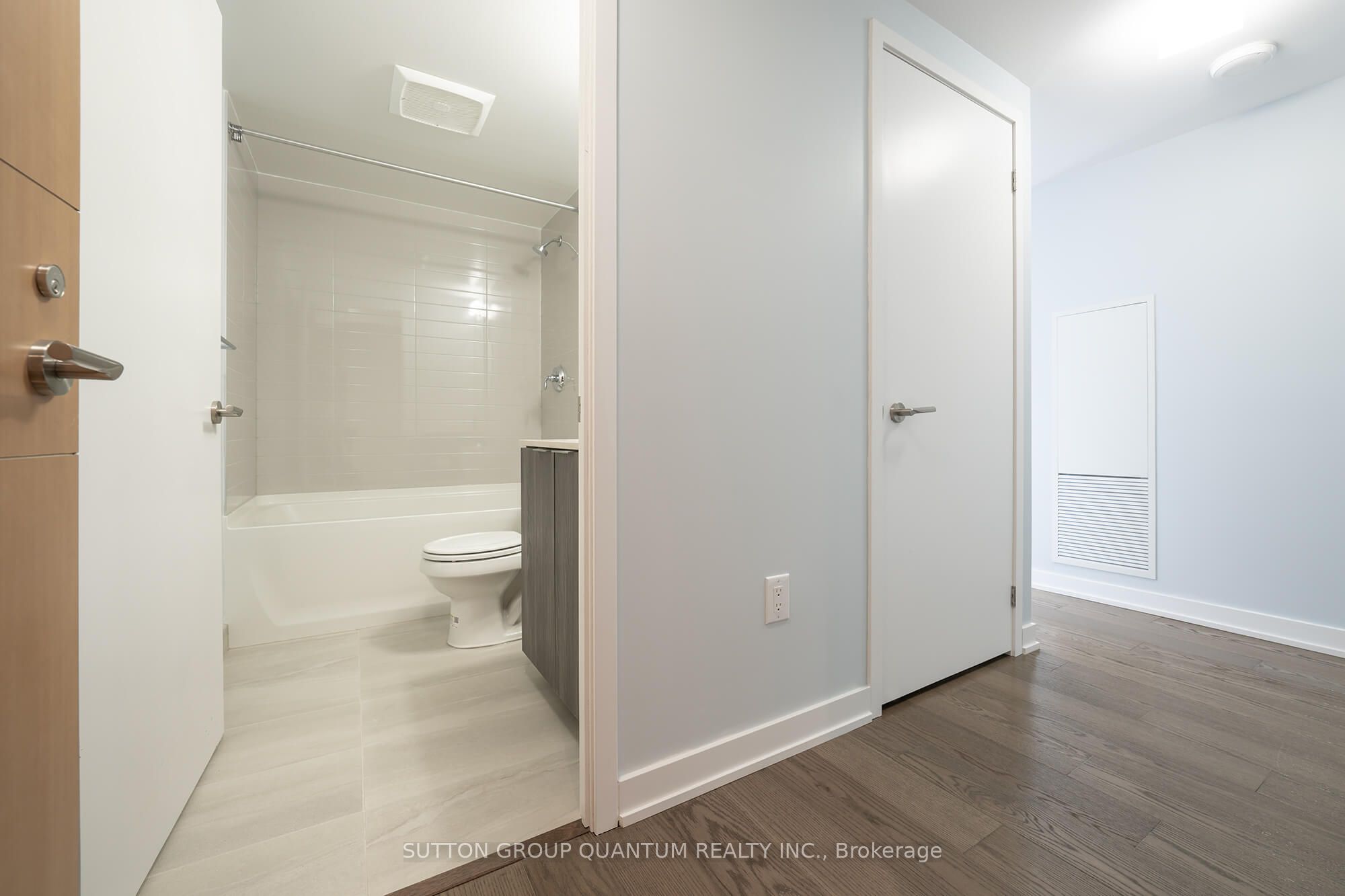 11 Wellesley Street W 4105 Property Photo 2