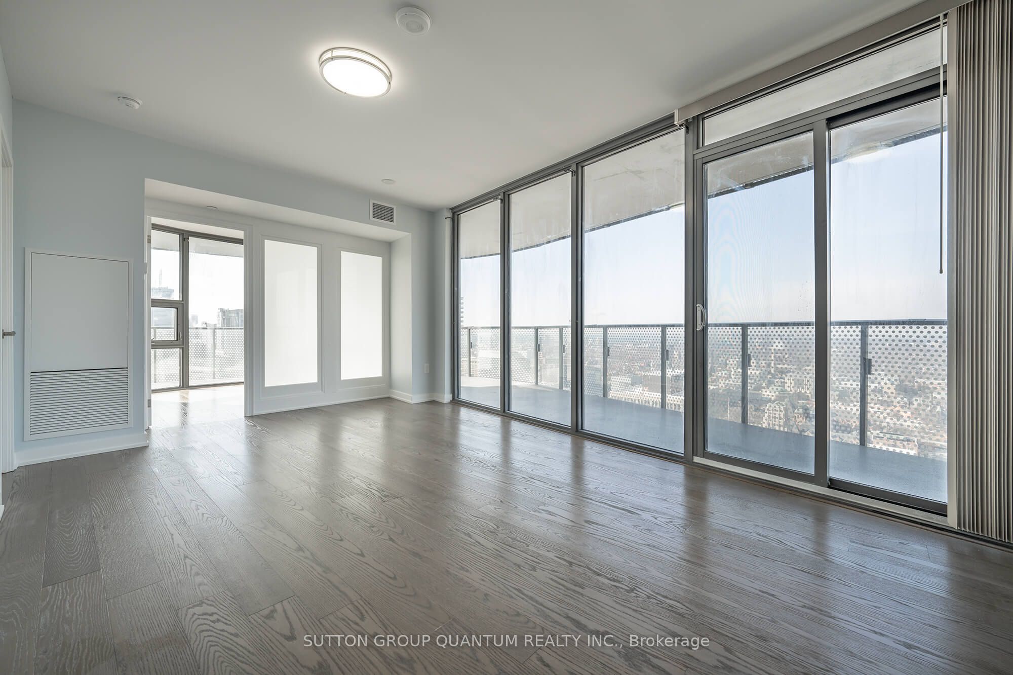 11 Wellesley Street W 4105 Property Photo 6