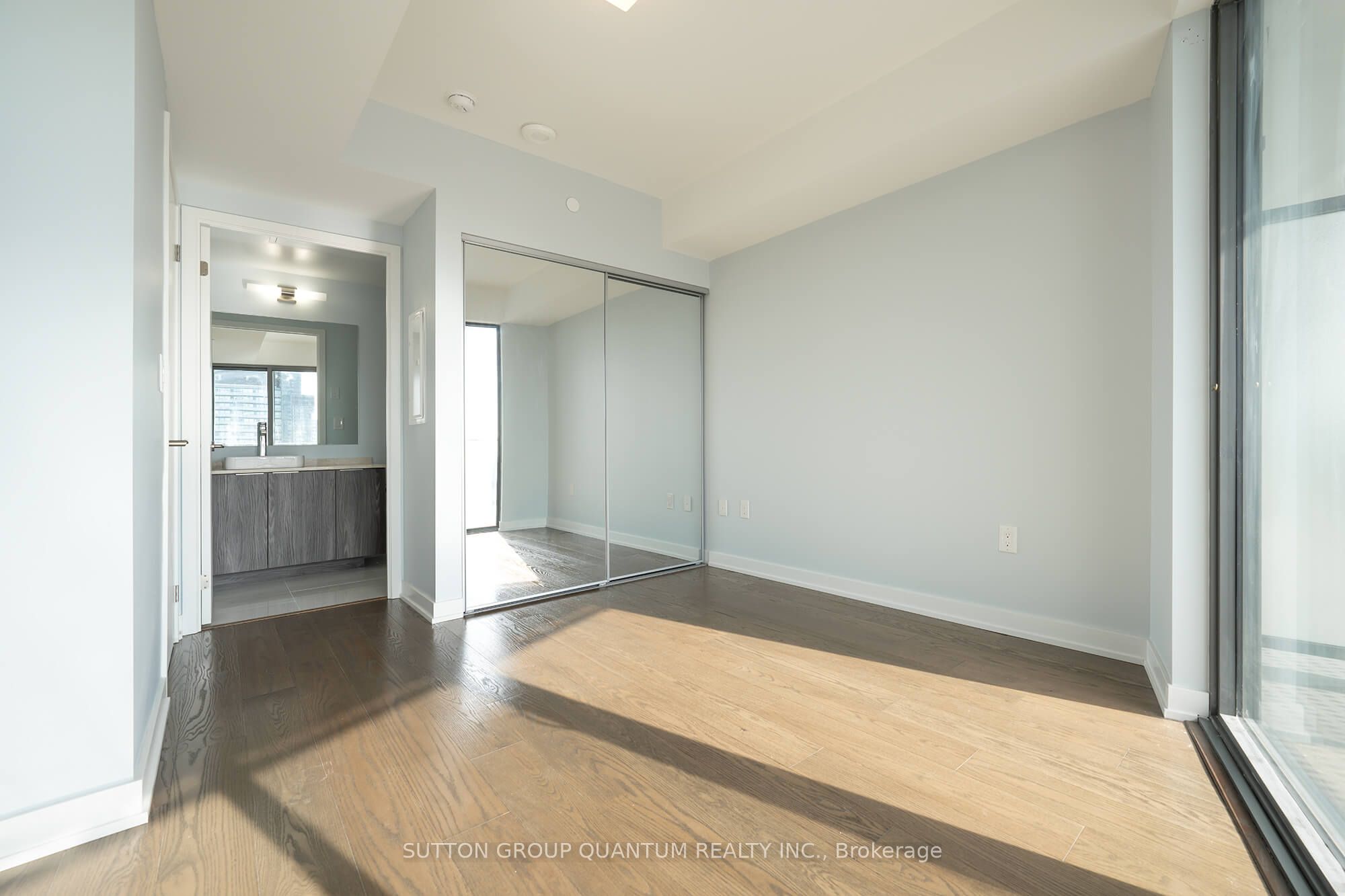 11 Wellesley Street W 4105 Property Photo 9