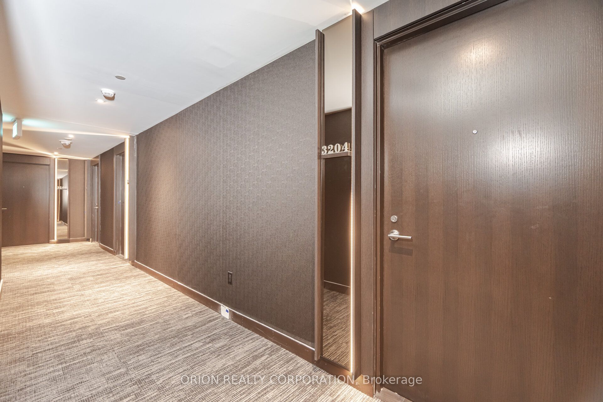 #3204 - 11 Yorkville Avenue Property Photo 3