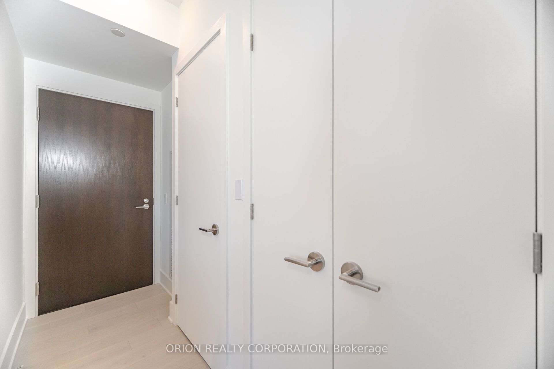 #3204 - 11 Yorkville Avenue Property Photo 4