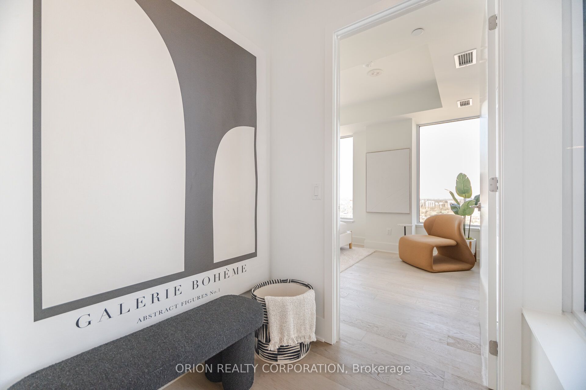 #3204 - 11 Yorkville Avenue Property Photo 5