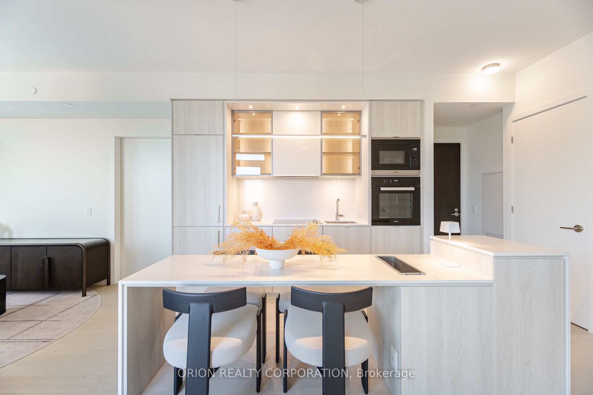 #3204 - 11 Yorkville Avenue Property Photo 9