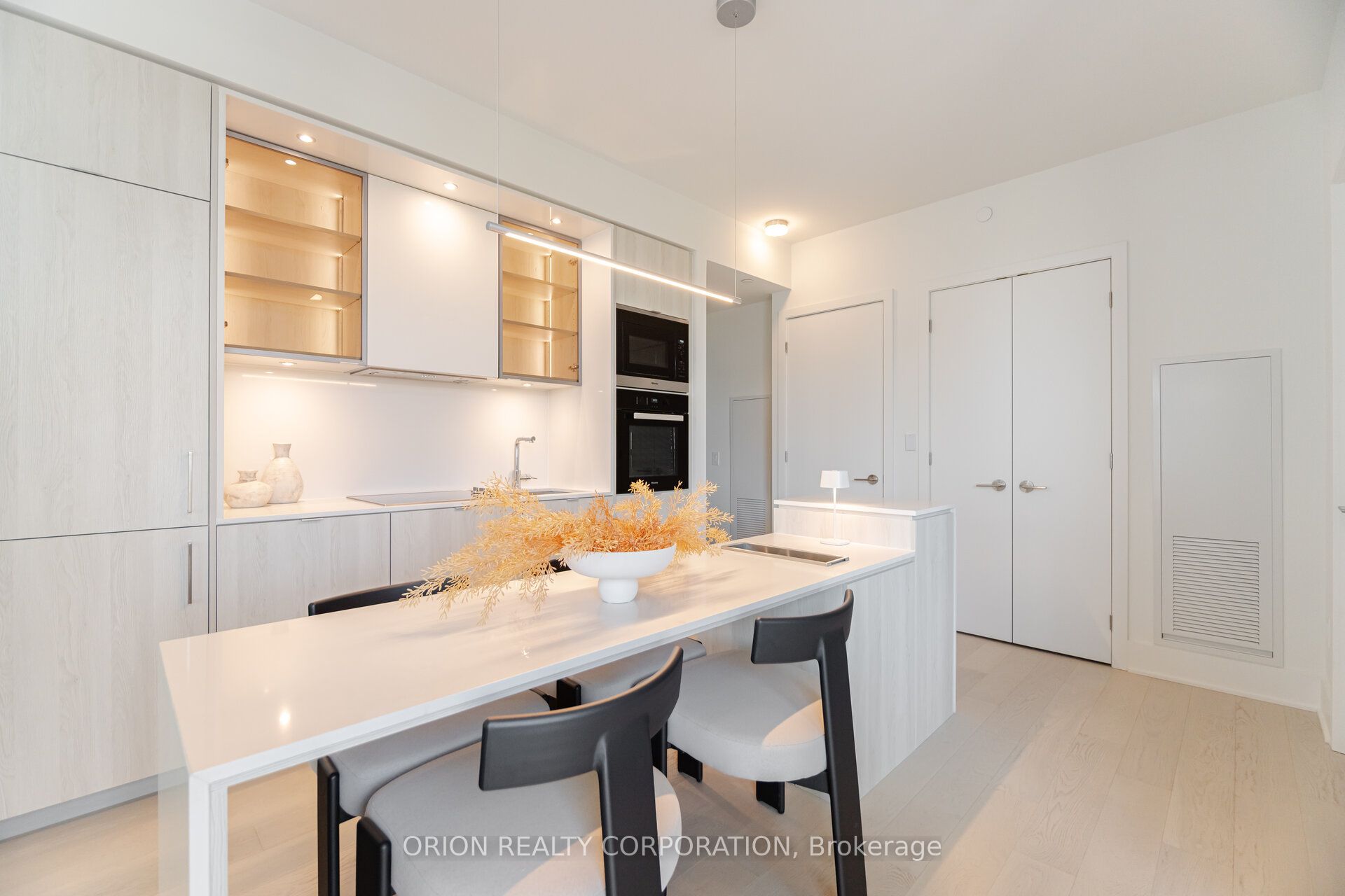 #3204 - 11 Yorkville Avenue Property Photo 10