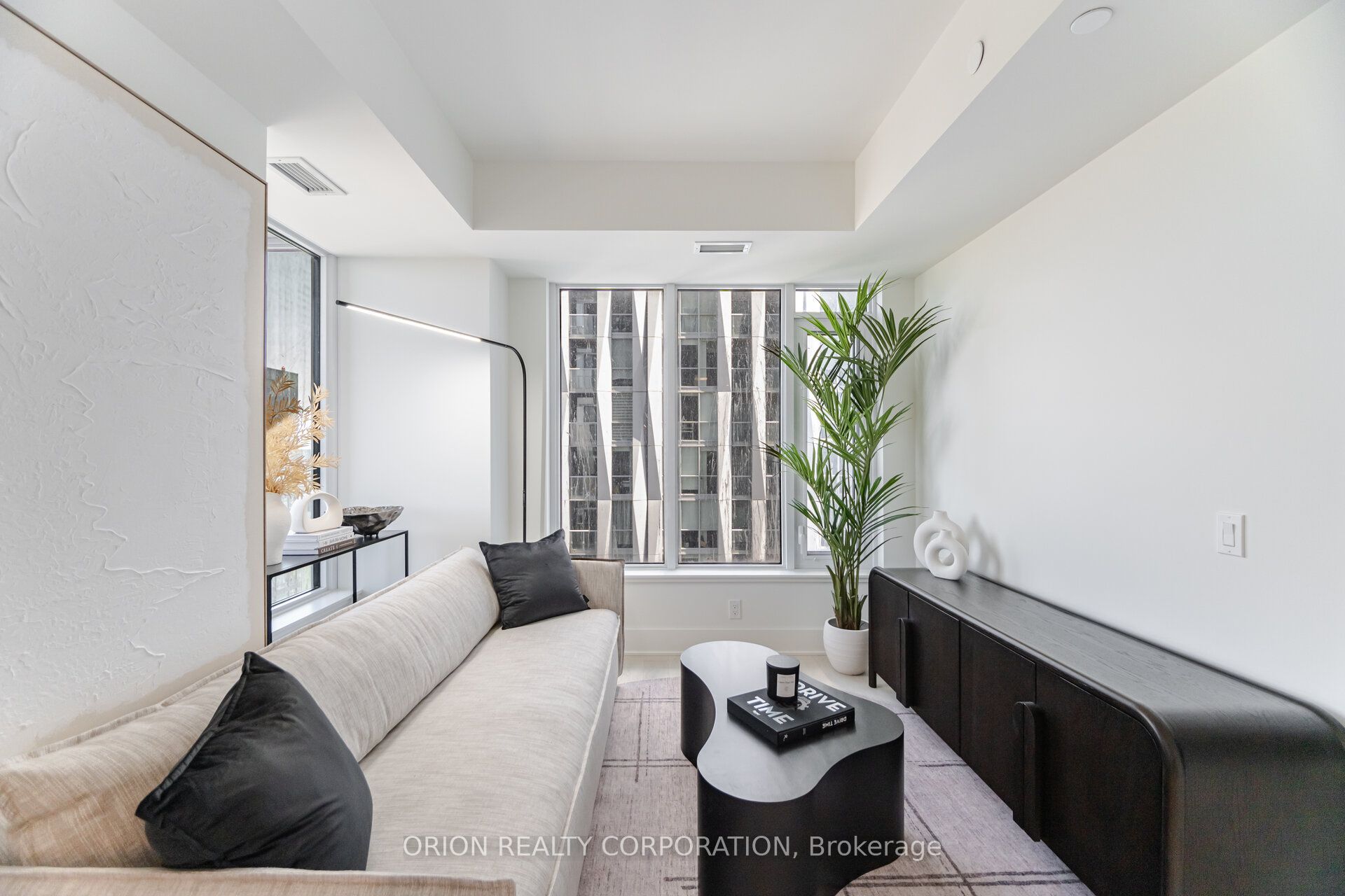 #3204 - 11 Yorkville Avenue Property Photo 13