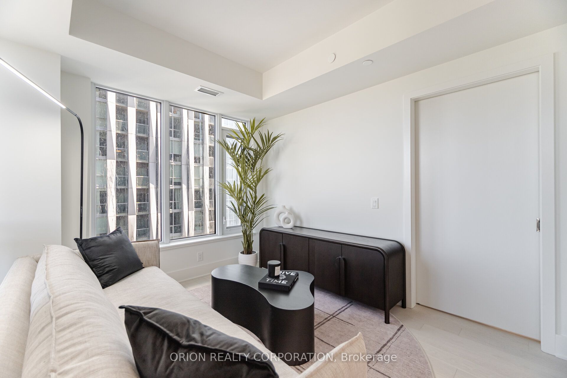 #3204 - 11 Yorkville Avenue Property Photo 14
