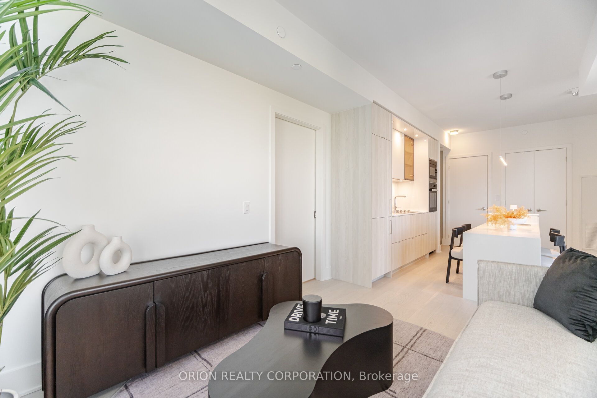 #3204 - 11 Yorkville Avenue Property Photo 16