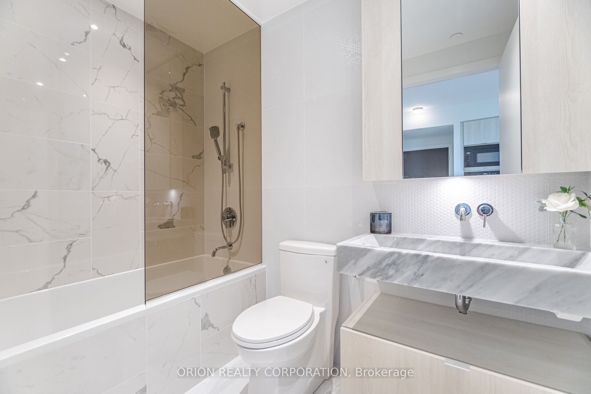#3204 - 11 Yorkville Avenue Property Photo 19