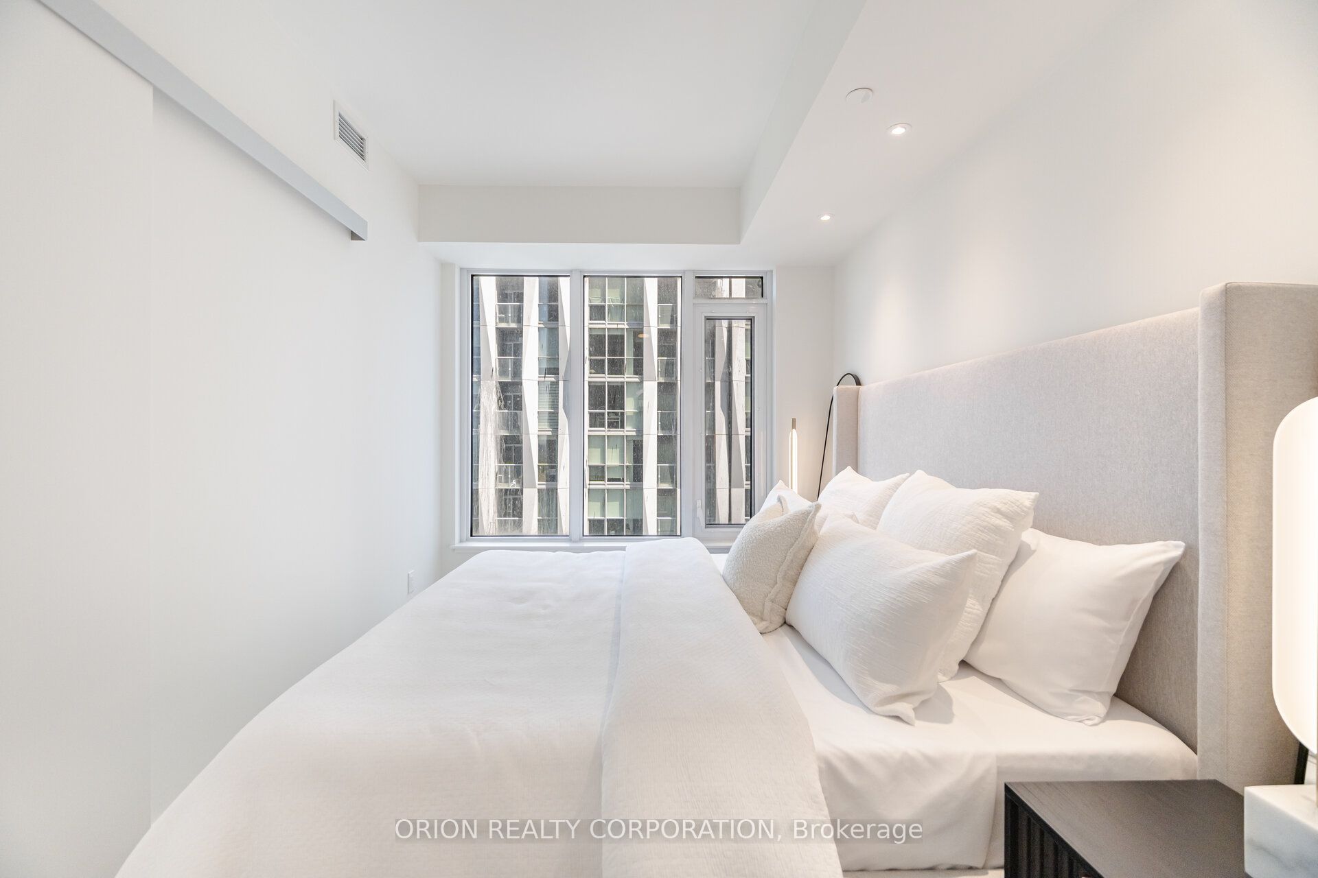 #3204 - 11 Yorkville Avenue Property Photo 21