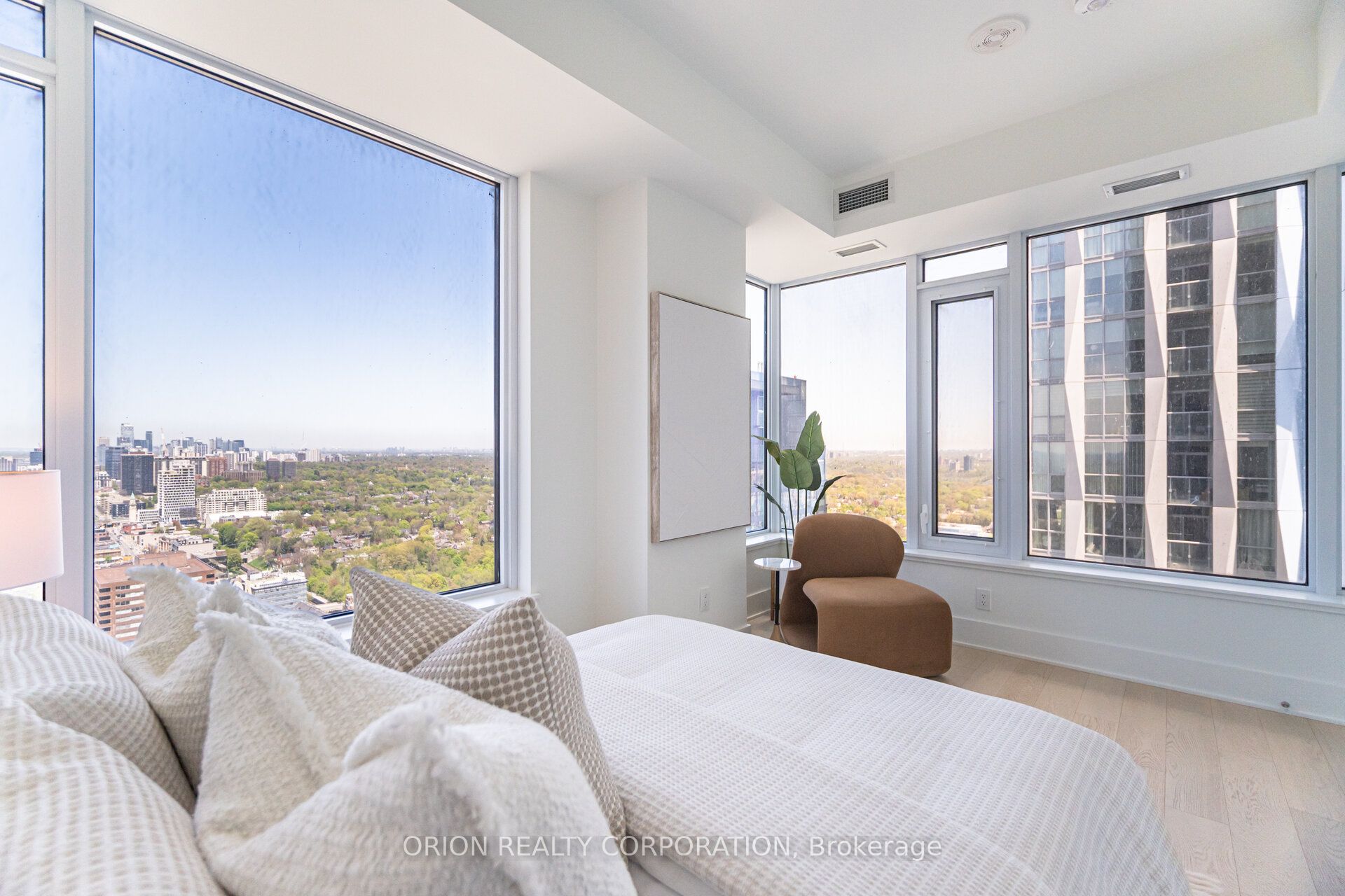 #3204 - 11 Yorkville Avenue Property Photo 27