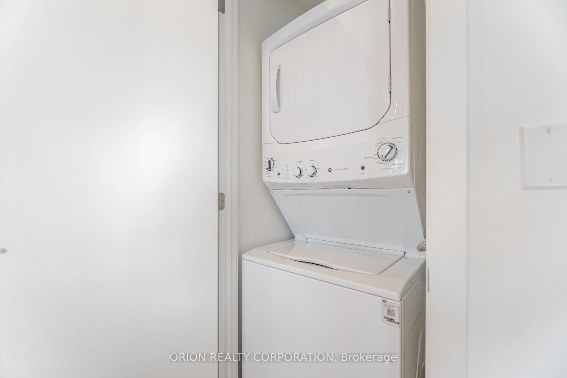 #3204 - 11 Yorkville Avenue Property Photo 29