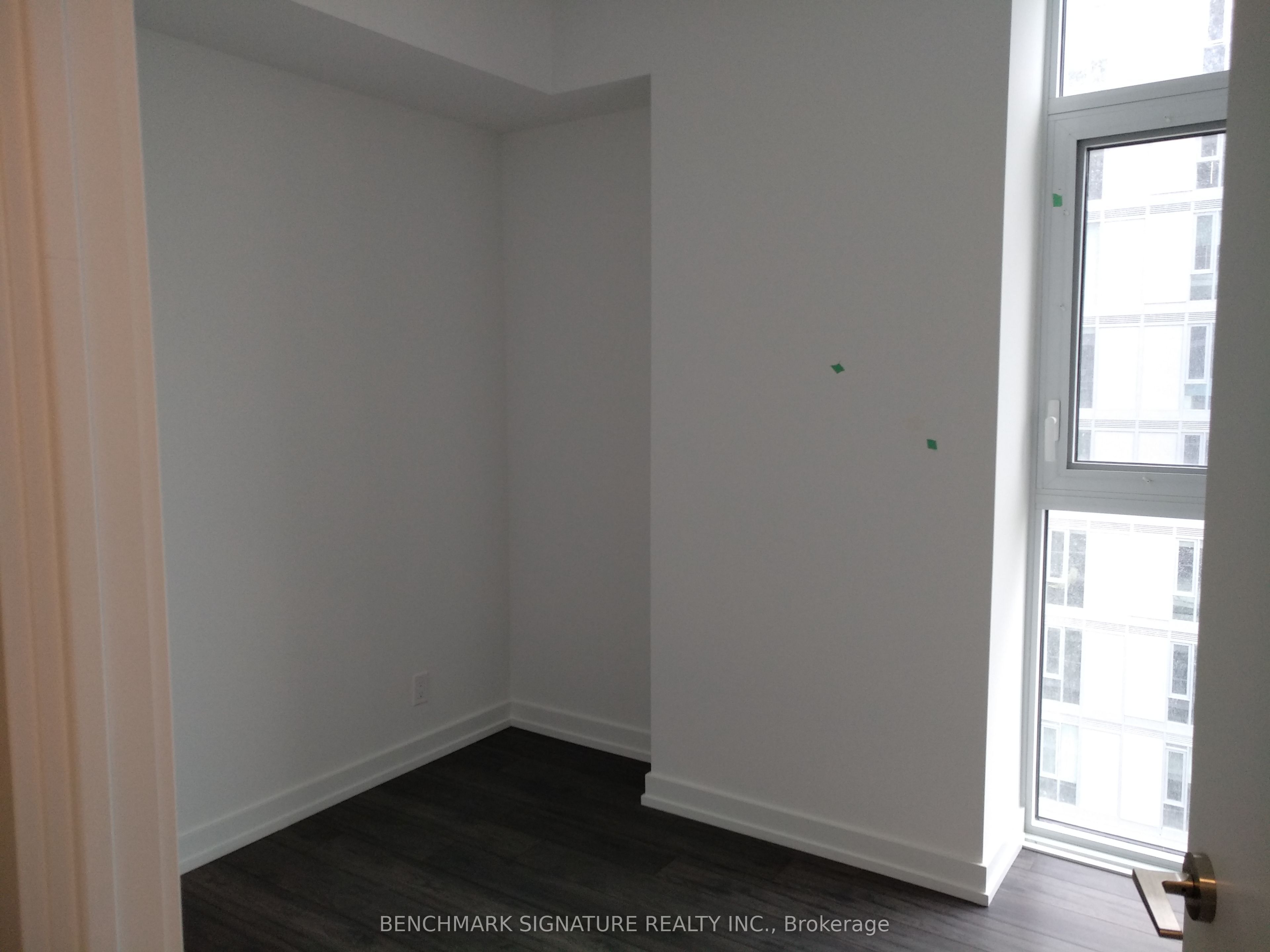 33 Helendale Avenue 1303 Property Photo 7