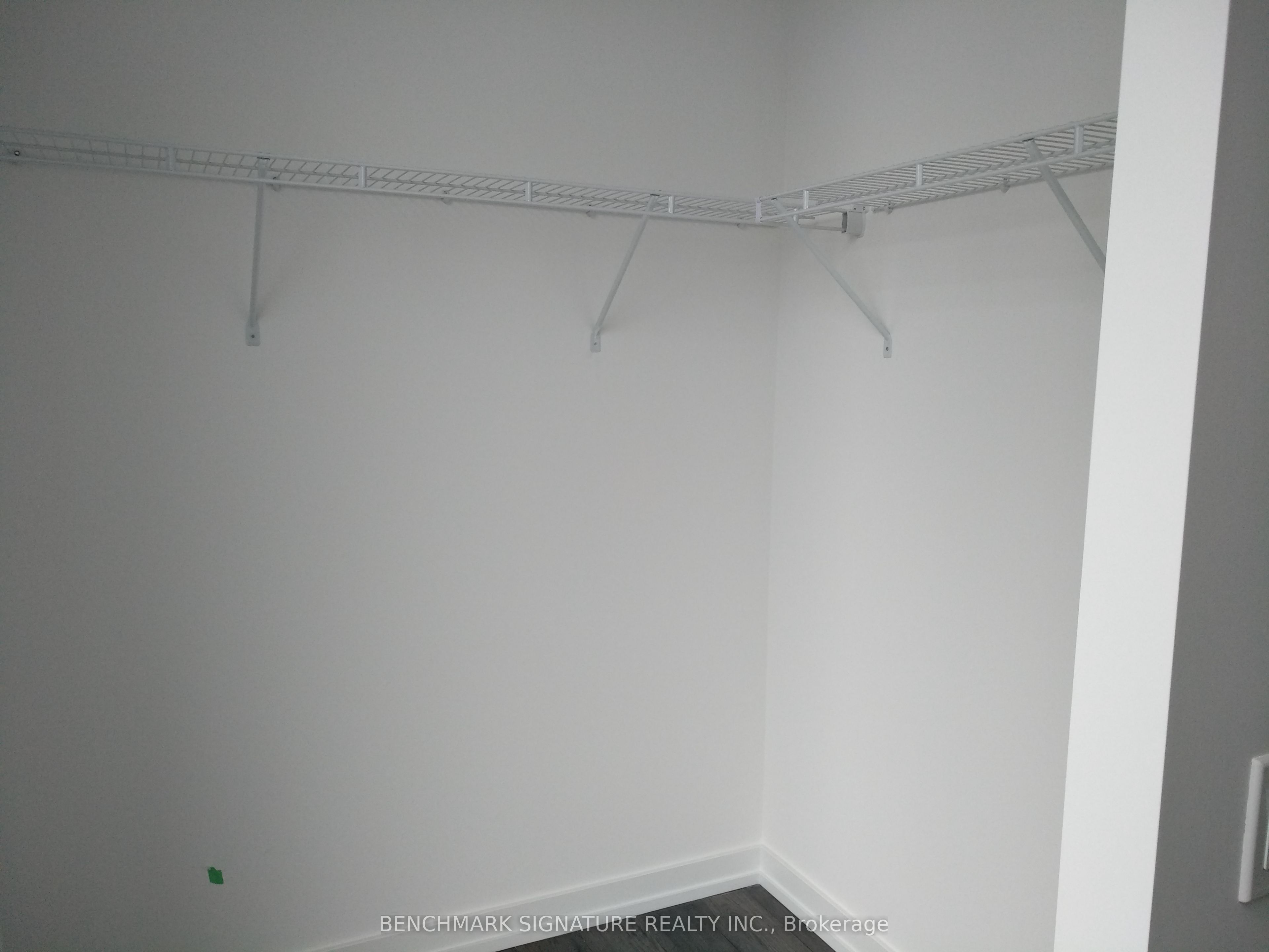 33 Helendale Avenue 1303 Property Photo 10