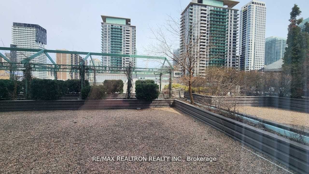 #211 - 7 Broadway Avenue Property Photo 1