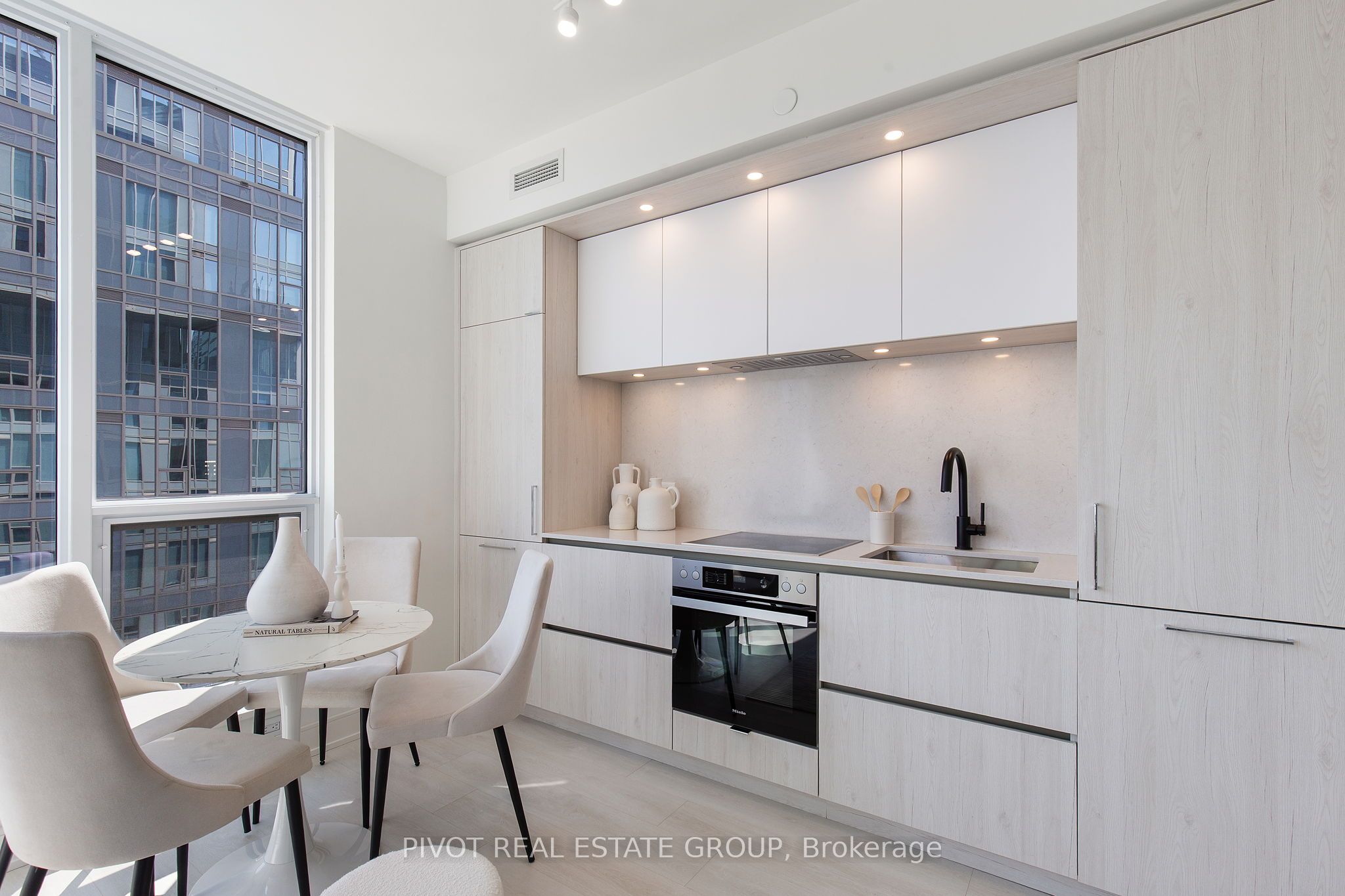 #3912 - 35 Mercer Street Property Photo 7
