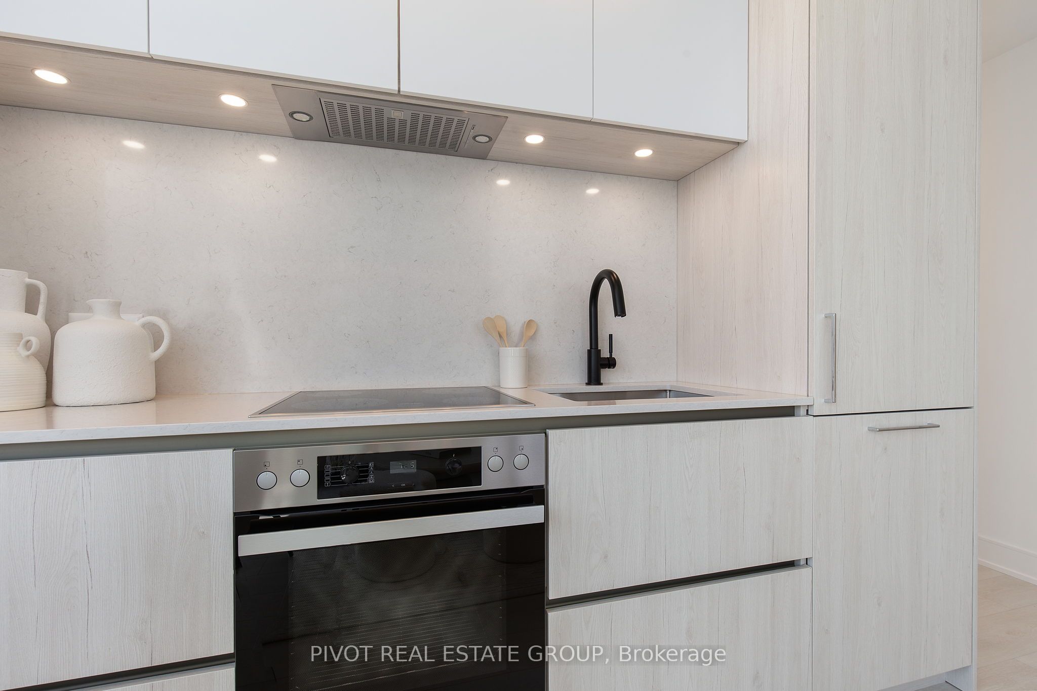 #3912 - 35 Mercer Street Property Photo 8