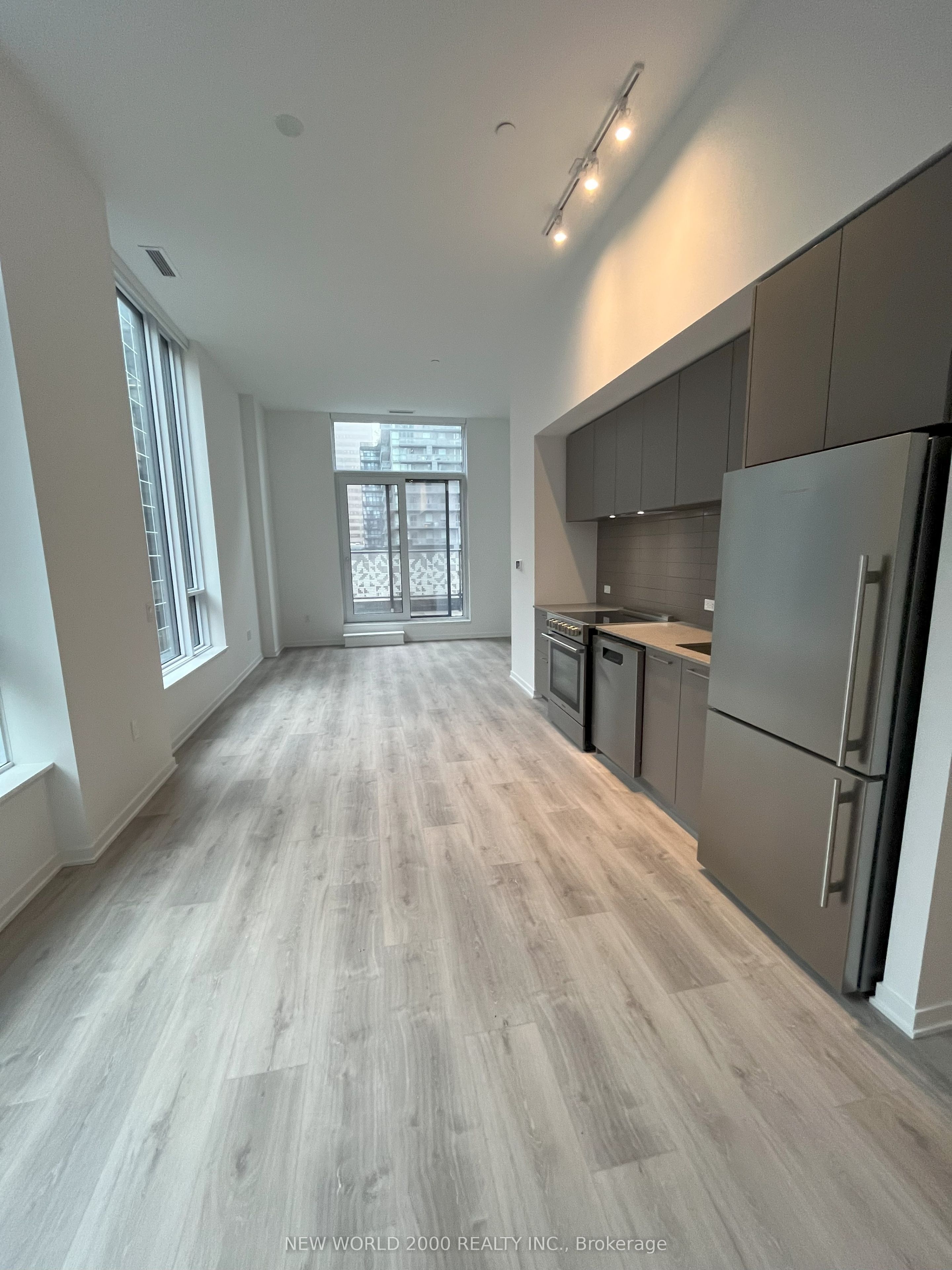 #510 - 101 Roehampton Avenue Property Photo 1