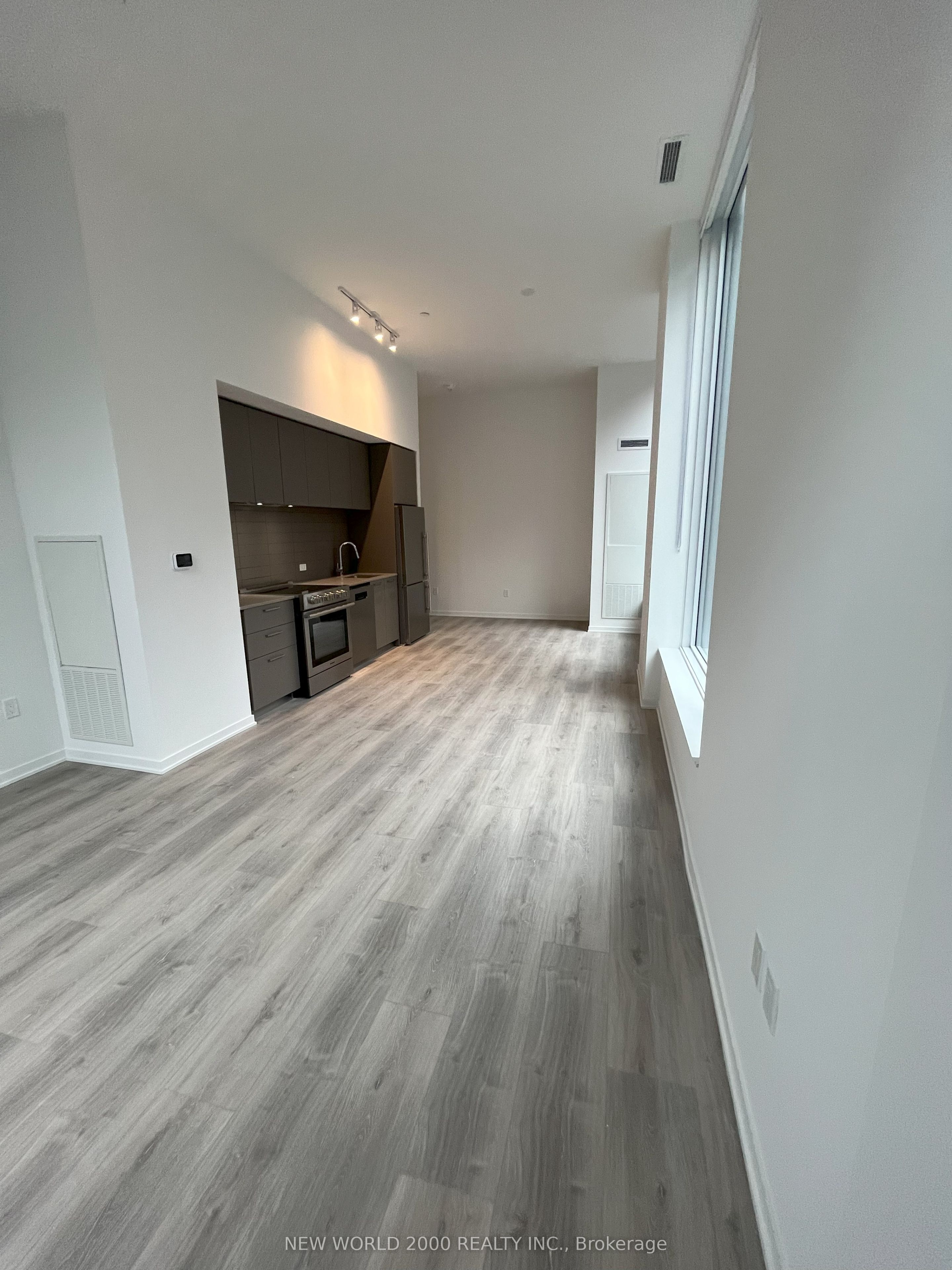#510 - 101 Roehampton Avenue Property Photo 3