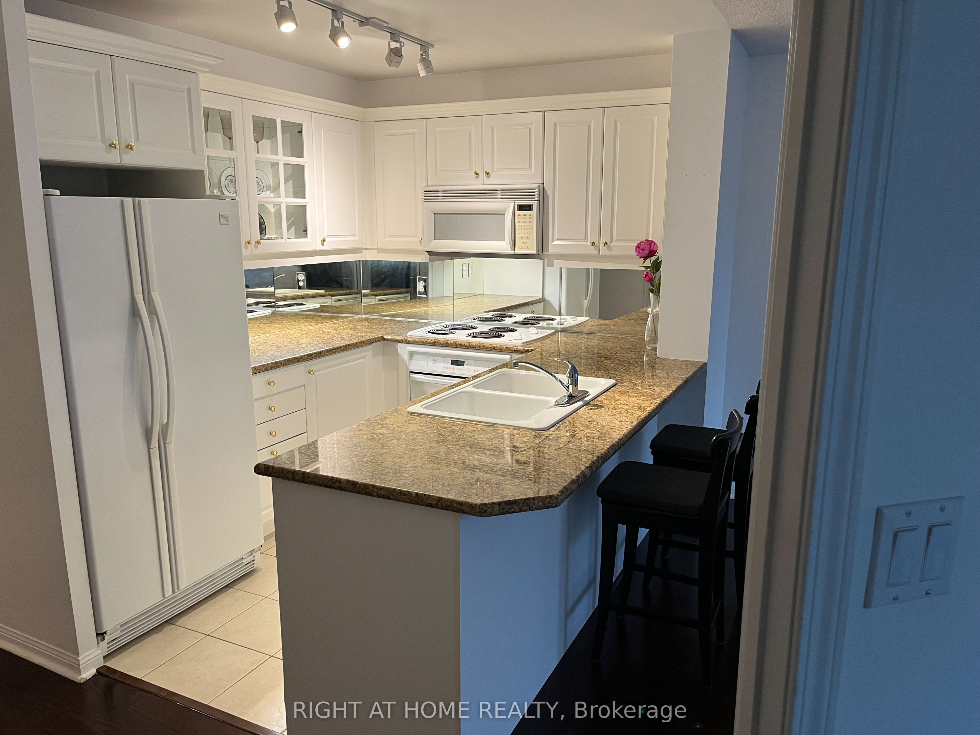 #ph1 - 3130 Yonge Street Property Photo 9