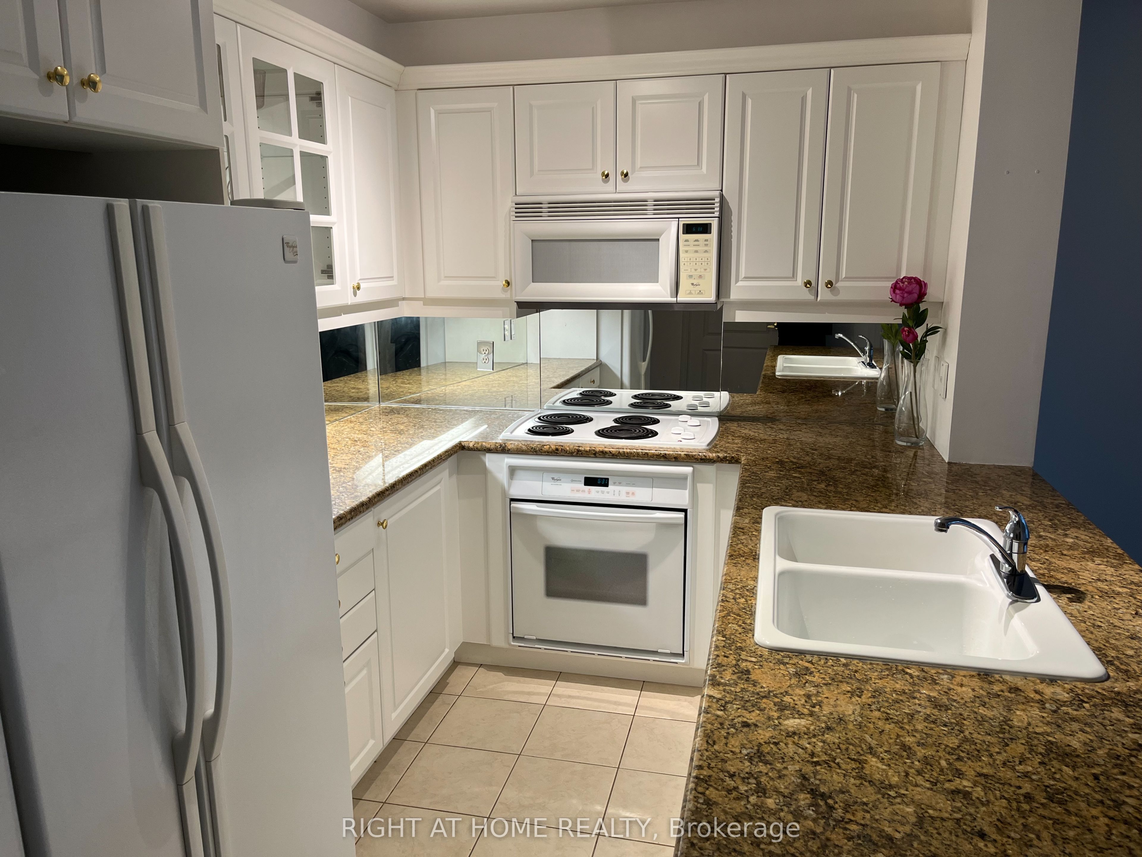 #ph1 - 3130 Yonge Street Property Photo 10