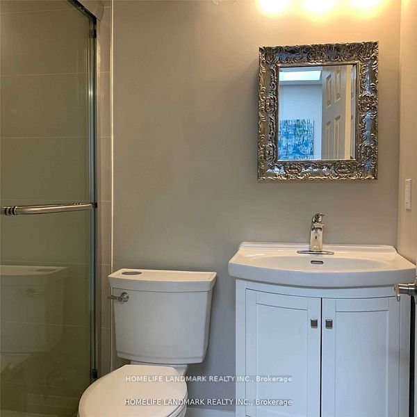 2615 Yonge Street Property Photo 6