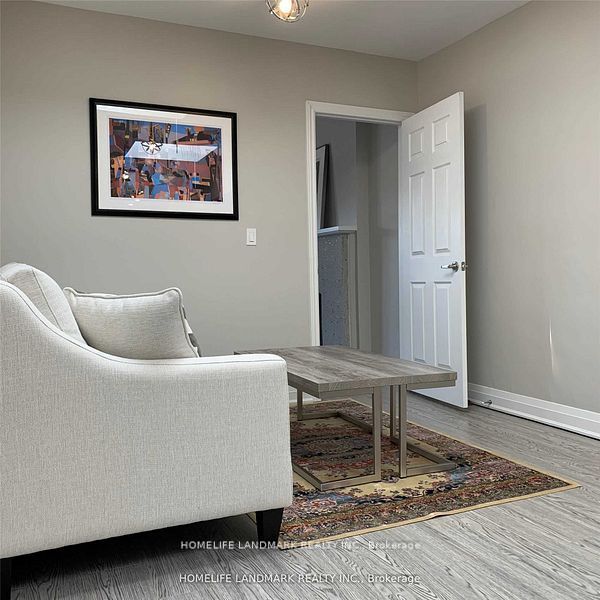2615 Yonge Street Property Photo 10