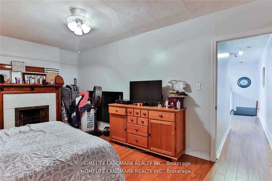 2607 Yonge Street Property Photo 17