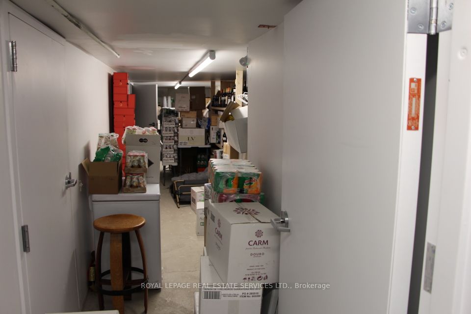 966 College Street Property Photo 12