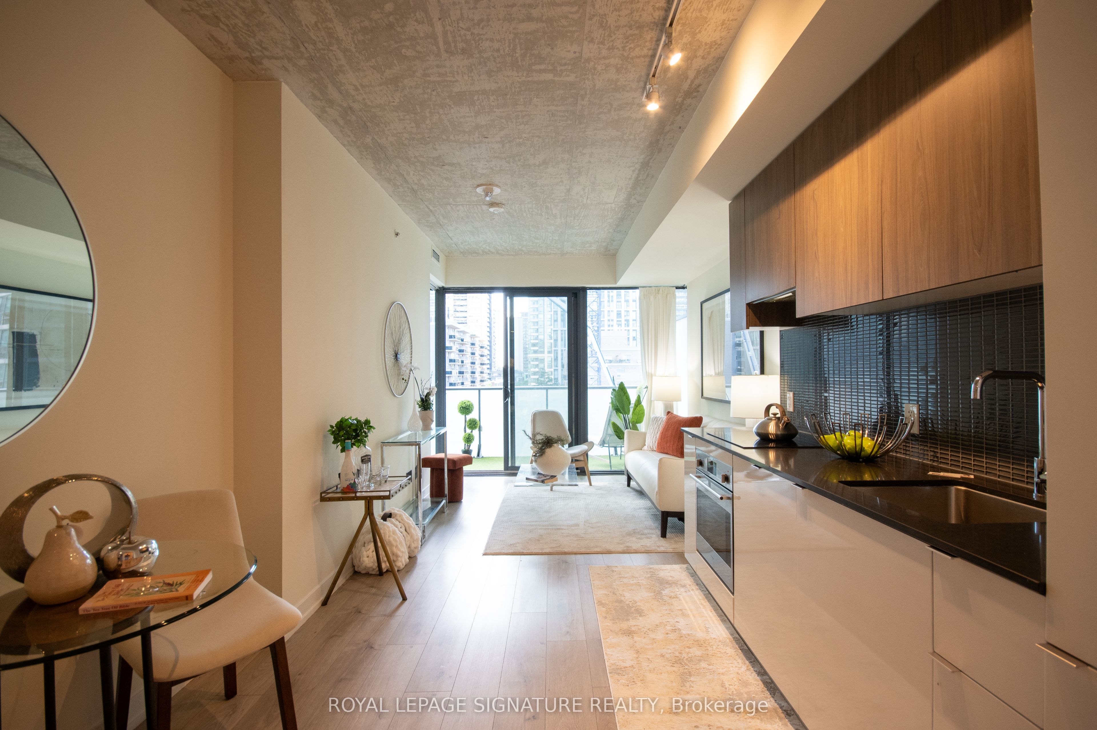 161 Roehampton Avenue 605 Property Photo 15