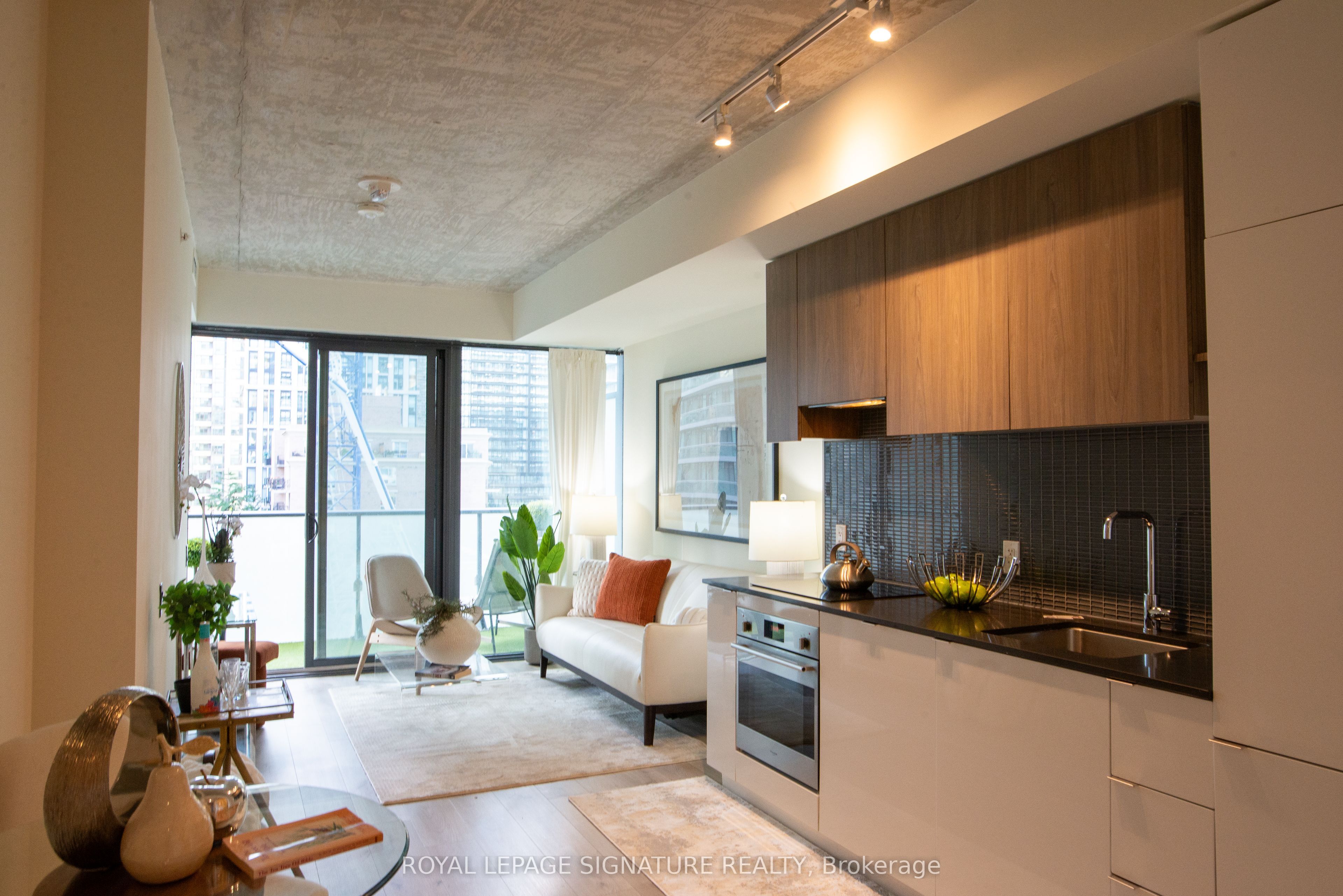 161 Roehampton Avenue 605 Property Photo 16
