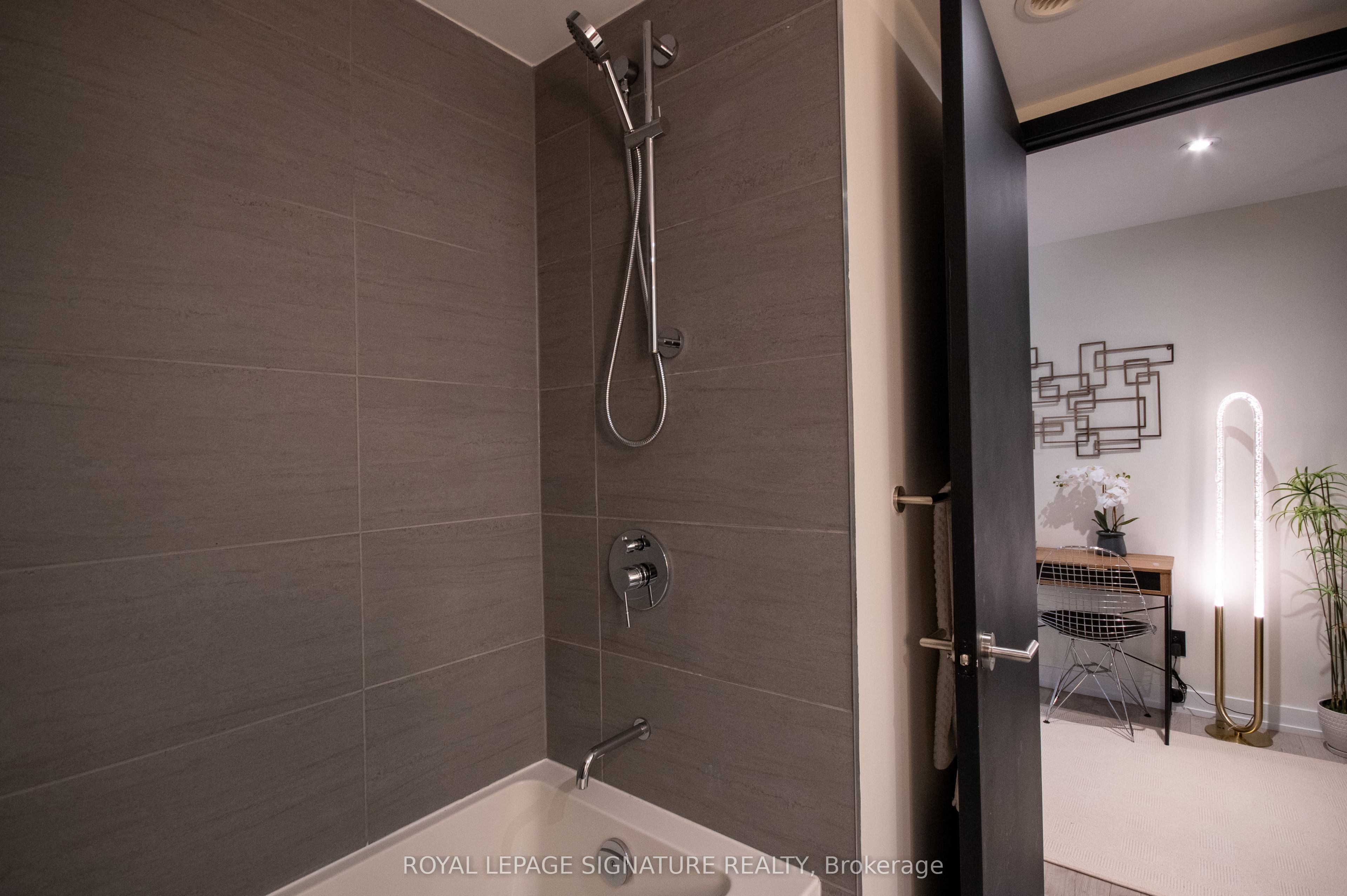 161 Roehampton Avenue 605 Property Photo 34