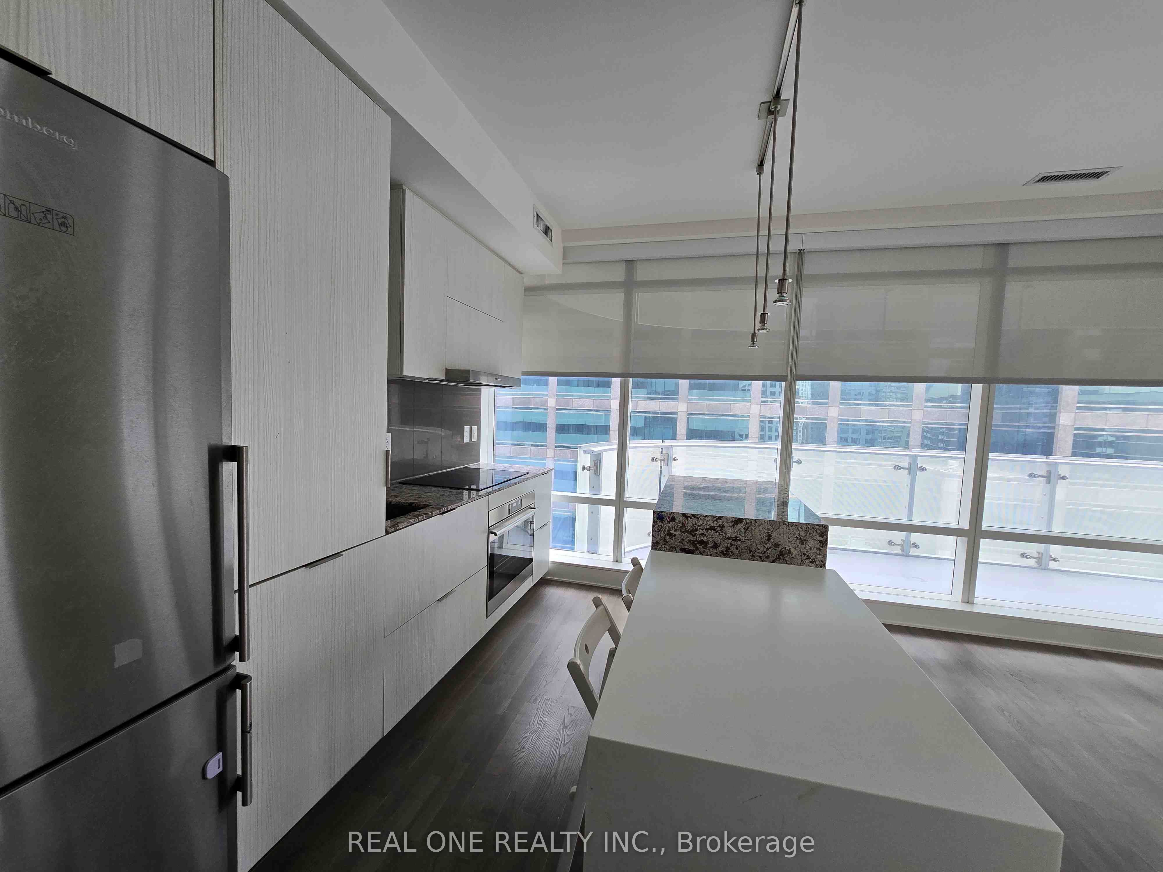 #1204 - 1 Bloor Street Property Photo 4